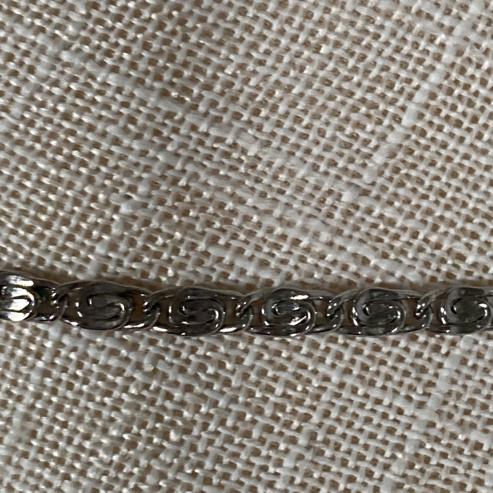 Silvertone Long Chain Easy Open And Close - image 5